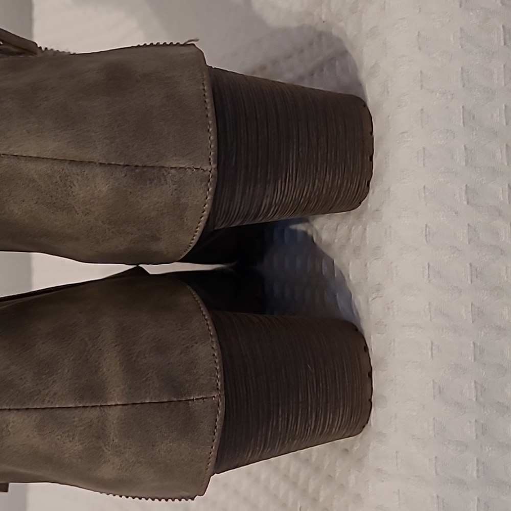 Mukluks - Picture 2 of 5